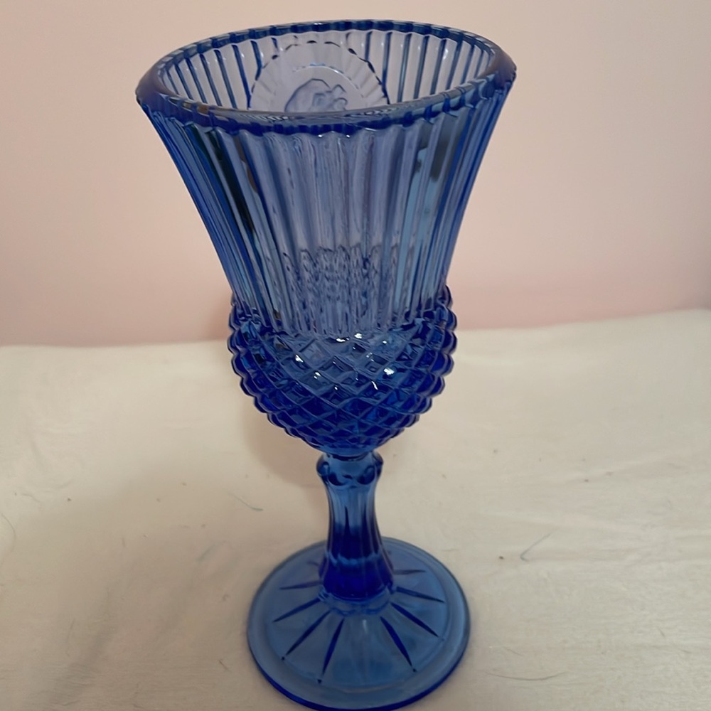 Vintage 1970s Fustoria Blue Glass Avon Goblet - Picture 3 of 4